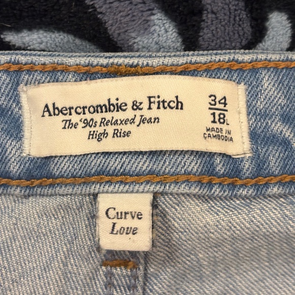 Abercrombie & Fitch Light Blue 90s Relaxed High Rise Long Jeans - Picture 4 of 4